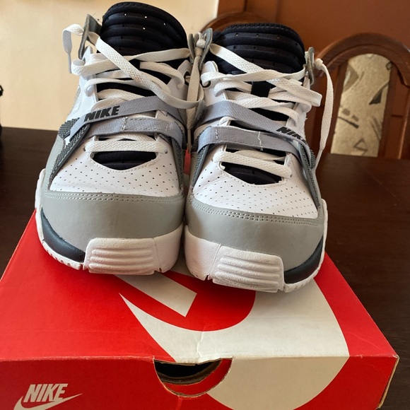 Nike - Picture 2 of 4